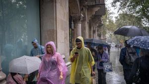Aviso rojo en las comarcas de Barcelona, Vallès, Maresme y la Selva ante una nueva tanda de lluvias torrenciales prevista para este domingo