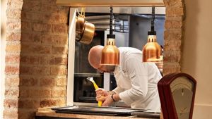 Citeroni celebra dieci anni di cucina. Ophis cambia formula per ottobre