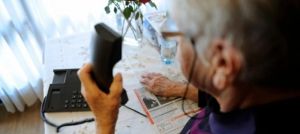 Livorno, truffata e derubata di tutto l’oro mentre la mamma è in fin di vita