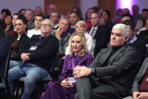 (FENOMENI) Kolumna Svetlane Slapšak: Gola resnica: neobčutljivost