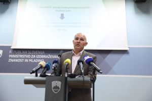 (PORTRET TEDNA) Borut Rončević: Visokošolski kapitalist neverjetnih agend in norčevanje iz strokovnjakov