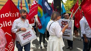 Le Civette, sit-in di protesta. La politica con le famiglie: 