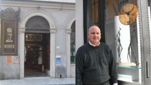 Era uno dei negozi più antichi della città, ora la storica libreria chiude dopo 125 anni. “La crisi iniziata con l’online”