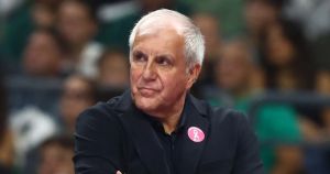 Ο Γκαστόνε, ο GOAT και τα κοκόρια που γεννάνε