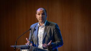La Generalitat encarga a un organismo autónomo reformar las oposiciones para atraer a los más jóvenes