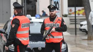 Ragazzine adescate e ricattate. Chiedeva foto e video intimi: condannato a 5 anni e 4 mesi
