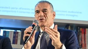 Cottarelli: «Il governo spinga le aziende ad aumentare gli stipendi»