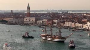 La Vespucci a Venezia, le splendide immagini dell'attracco riprese dal drone