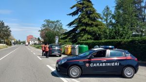 Voghera, al volante dell’auto in fuga provoca due incidenti e poi sperona (volontariamente) la gazzella dei carabinieri