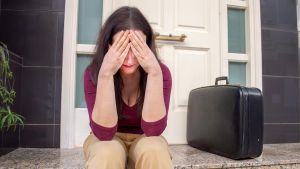 Roulotte abusive, odori molesti, rumori e auto abbandonate. “Così il condominio può difendersi” /