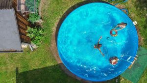Der Sommer geht zu Ende, aber wie entsorge ich mein Poolwasser richtig?