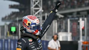 Bahrein in Malesia: Verstappen vola ed è pole su Hamilton, Kimi quarto davanti a Leclerc