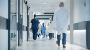Più dimissioni che pensionamenti , ma in Friuli cresce il numero dei medici