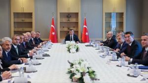 Ankara kararsız: Ucu kime dokunursa mı, dokunan yanar mı?