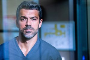 Torna DOC-Nelle tue mani: la verità sull’empatia dei medici tra corsie e stress