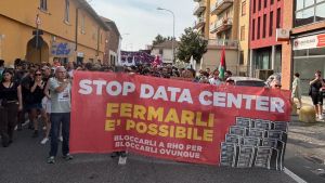 A Rho mobilitazione contro i data center: “Bloccarli qui per bloccarli ovunque”