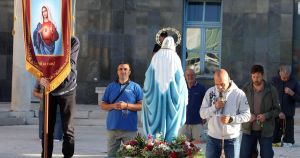 FOTO Transparenti, krunice i policija: Molitelji došli u još jedan grad, evo kako sve izgleda