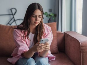 Bra at Nav sender SMS for å nå unge uføre