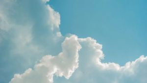 Bengaluru weather today: Cloudy skies, light rain may affect Sunday plans