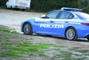 Livorno, vede la polizia e getta la droga dalla finestra: preso – Chi è