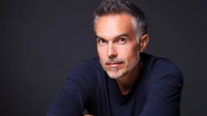Maxime Chattam, maestro del thriller: “Scrivo per elaborare il mio lutto e trovare rassicurazioni dal male”