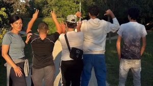 La sindaca a passeggio con i bulli: «Non dobbiamo abbandonare i ragazzi»