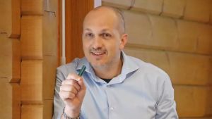 «Segue il metodo Hamer», medico sospeso sei mesi