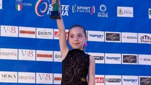 “Era una bimba dolcissima”. Il dolore per Zoe e la comunità che abbraccia la famiglia: è l’ora del silenzio e del raccoglimento