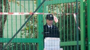Le ombre sull’asilo dove è morto il piccolo Leo: “Quel giardino era pericoloso, i bambini dovevano essere vigilati continuamente”