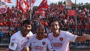 I biancorossi sbancano Gubbio con Riccardi, Tozzuolo e Canotto. Barani non basta: terzo stop di fila