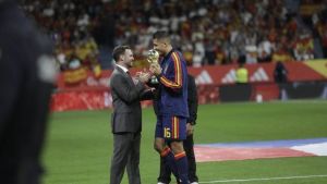 El bisturí del partido de España en Asturias: Cazorla y Mata, invitados de lujo en el Tartiere