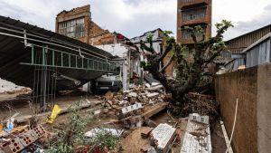 El aguacero causa estragos en el Vallès Oriental y el Maresme, con la caída de muros y un talud de Rodalies en Granollers: 