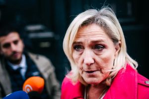Antisémitisme : Marine Le Pen renouvelle sa « confiance » à Jordan Bardella… Non sans ambiguïtés