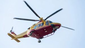 Cade dal tetto installando un condizionatore: grave un operaio a Montebelluna