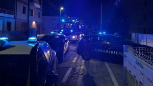 Incendio nel garage, 25 persone evacuate di notte dal condominio a Camposampiero