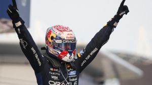Verstappen spezza il digiuno in Malesia, Antonelli secondo allunga su Russell. Gara folle: problemi di software, pioggia e Safety Car