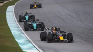 Verstappen se reencuentra con la victoria en el caos de Sepang, con gesta de Alonso