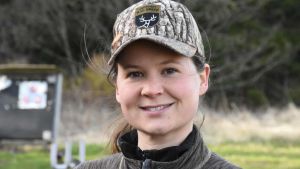 Sarah fandt to ponyer druknet i kæret: Nu har hun en bøn til hundeejere