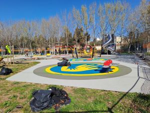 Livorno, nudo fra mamme e bambini nel Parco Baden Powell