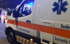 Livorno, scontro auto-scooter al Miramare: ferito un sessantenne