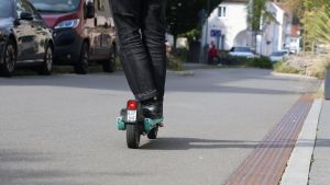 Manipulierte E-Scooter am Bodensee: Diese rechtlichen Folgen drohen
