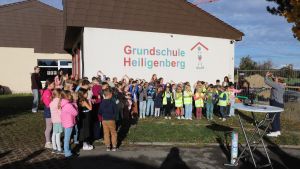 Spatenstich an der Grundschule: „Hand in Hand“ zum Neubau für die Ganztagsbetreuung