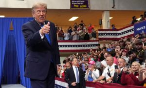 Trump se je spet pobahal: »Vem več kot kdorkoli na svetu«