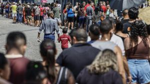 Lula y Bolsonaro pasan al segundo turno y prometen una pelea muy apretada, con final abierto