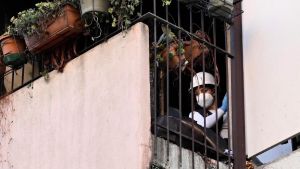 Maria Rosaria morta intrappolata da un muro fiamme: l’ipotesi della sigaretta spenta male vicino al letto