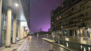 Pestaggio sulla promenade di Santa Giulia dopo una sigaretta negata, due 20enni in ospedale: “Non era una rapina ma violenza pura”