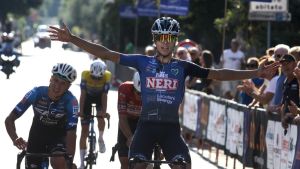Ciclismo: Moretti in volata nel Giro delle Valli Aretine
