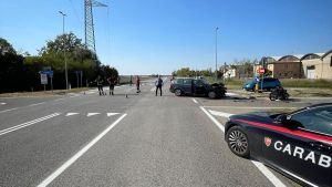 Schianto sulla Trasversale. Gravissimo un motociclista