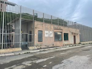 Livorno, ex paracadutista ai domiciliari per furto evade su una moto rubata