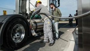 Diesel più caro del 36 per cento: i Tir in Veneto rischiano di fermarsi